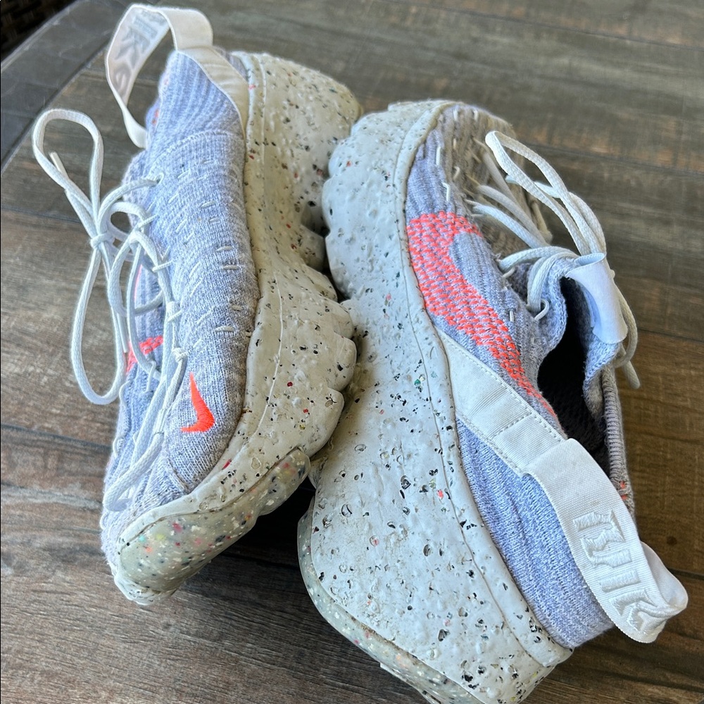 EUC Nike 04 Space Hippie Gray and Orange Men’s Sock Fit, Confetti Tread Sneakers - Picture 4 of 5